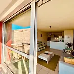 Charming T2 With Open Views, Heart Of Chartrons