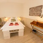La Maison Cachee