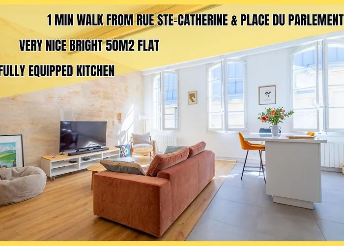 Designer & Bright Apartment On Rue Sainte-Catherine