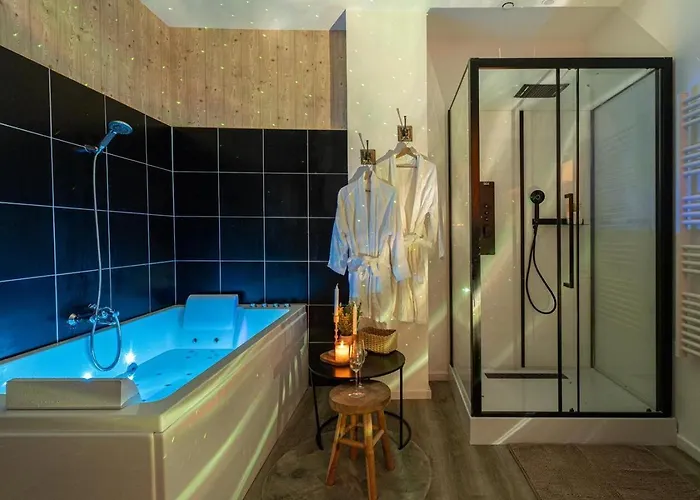 Le Nid Douillet, Center, Jacuzzi, Sensory Shower