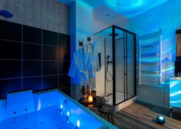 Le Nid Douillet, Center, Jacuzzi, Sensory Shower