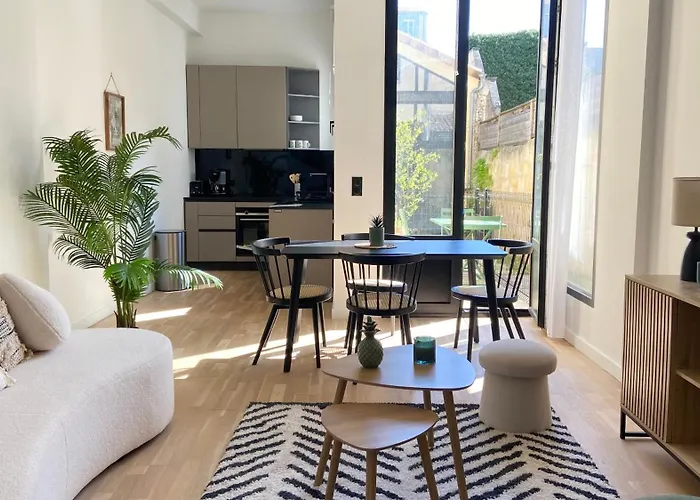Duplex De Charme Au Coeur Du Triangle Dor