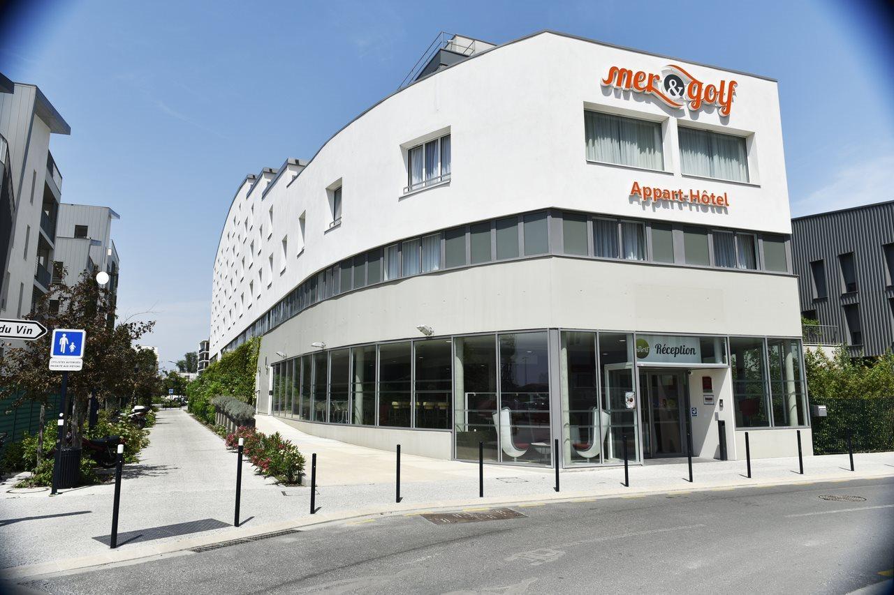 Hotel And Golf Bassins A Flot 3*