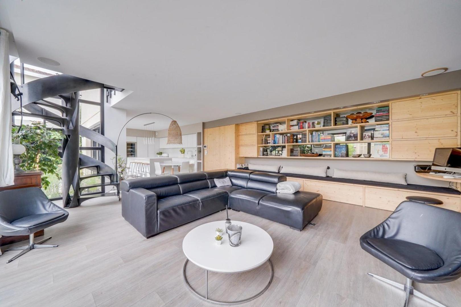 Spacious Family With Swimming Pool
