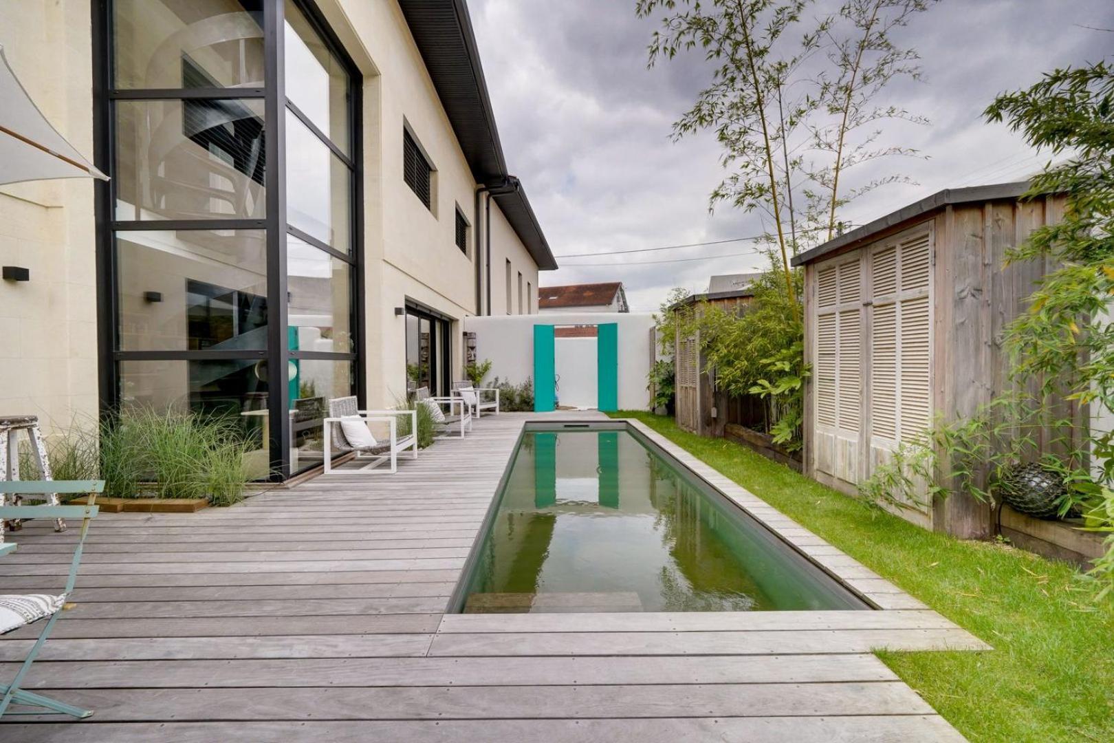 Gasthof Spacious Family With Swimming Pool Bordeaux