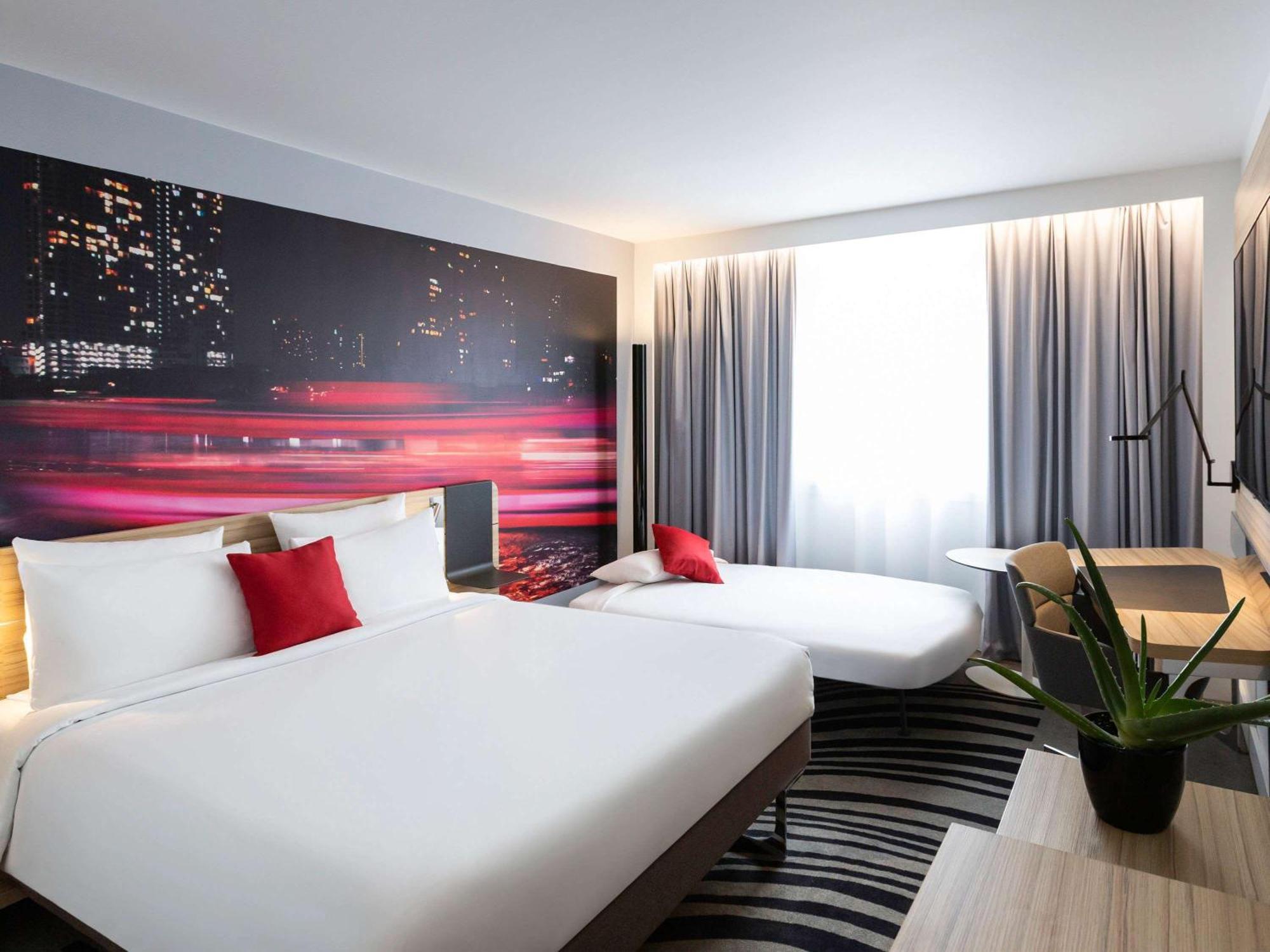 Novotel Centre Hotel 4*