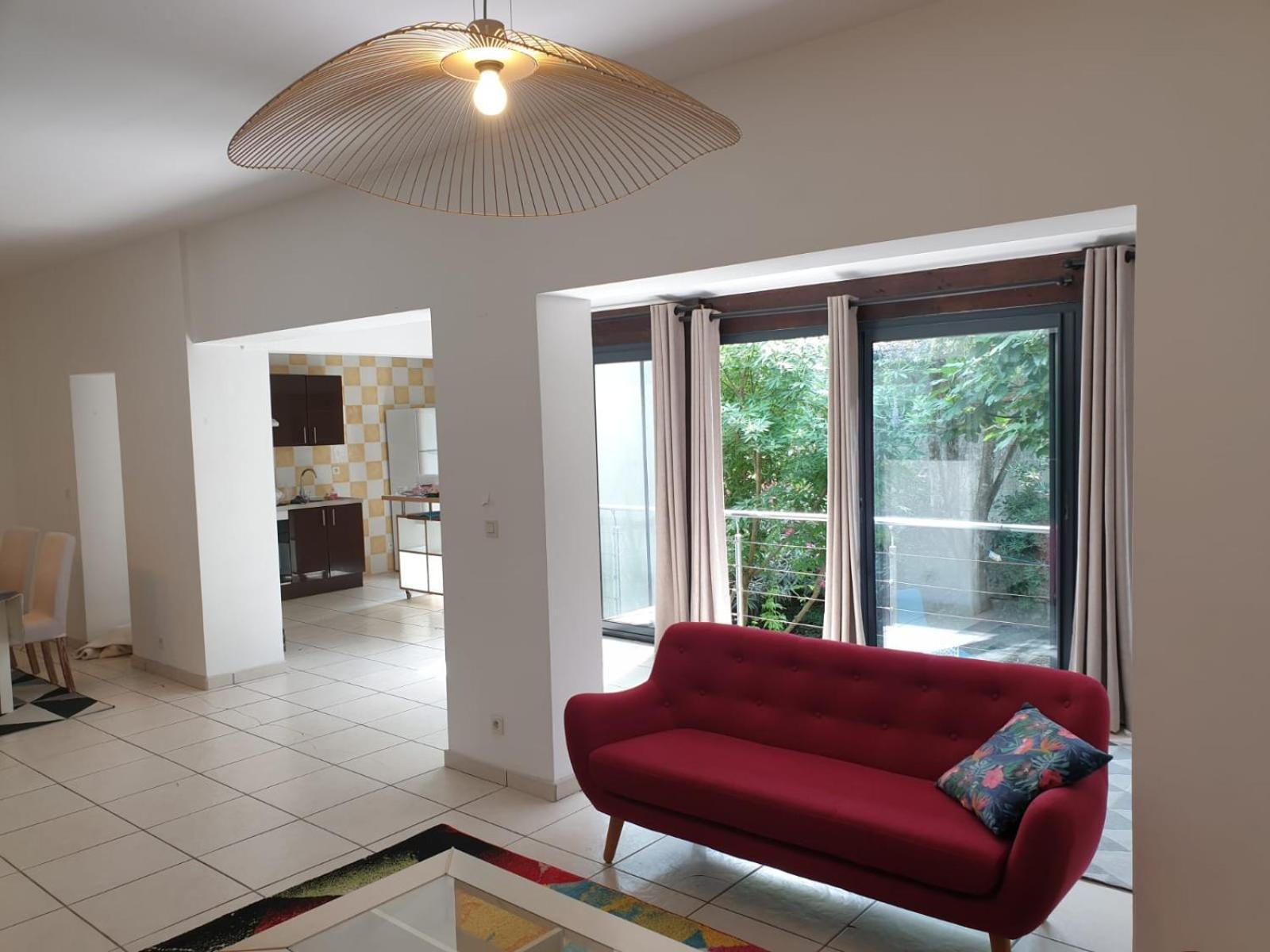 Maison 150m2 Jardin A Louer En Entier, Centre Chartrons, 3 3 Salles De Bains 1 Canape-lit Llllnumero De Telephone Dans L'annonce Si Questionlll * Burdeos