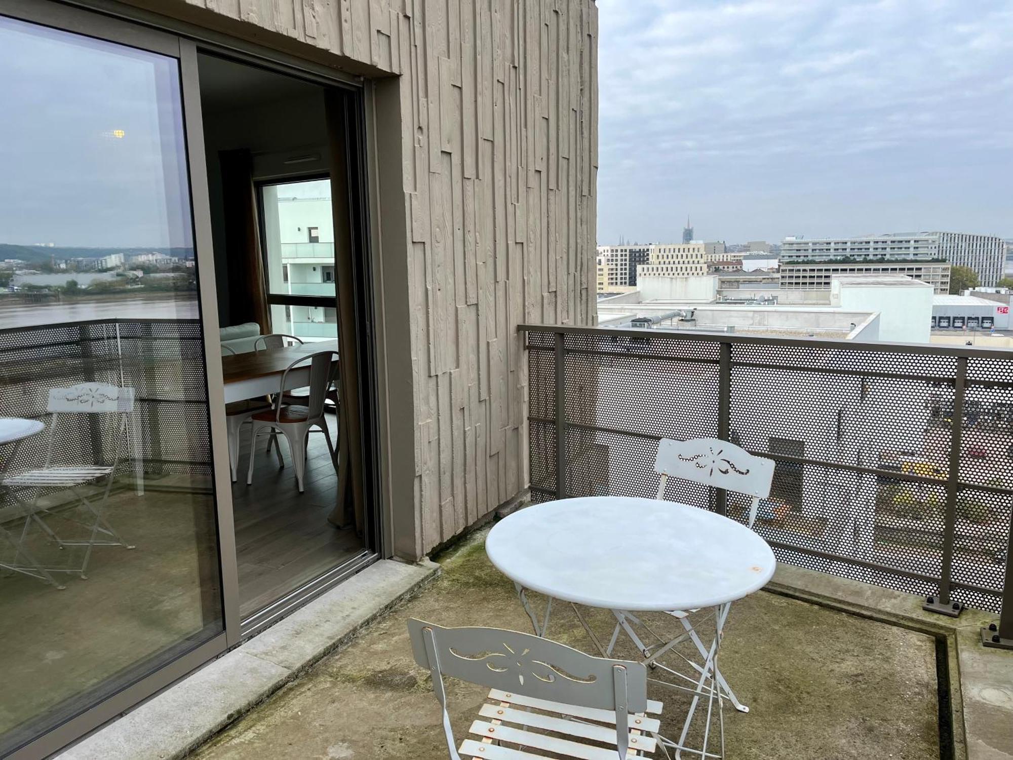 Proche De La Gare - 80m2 Apartment