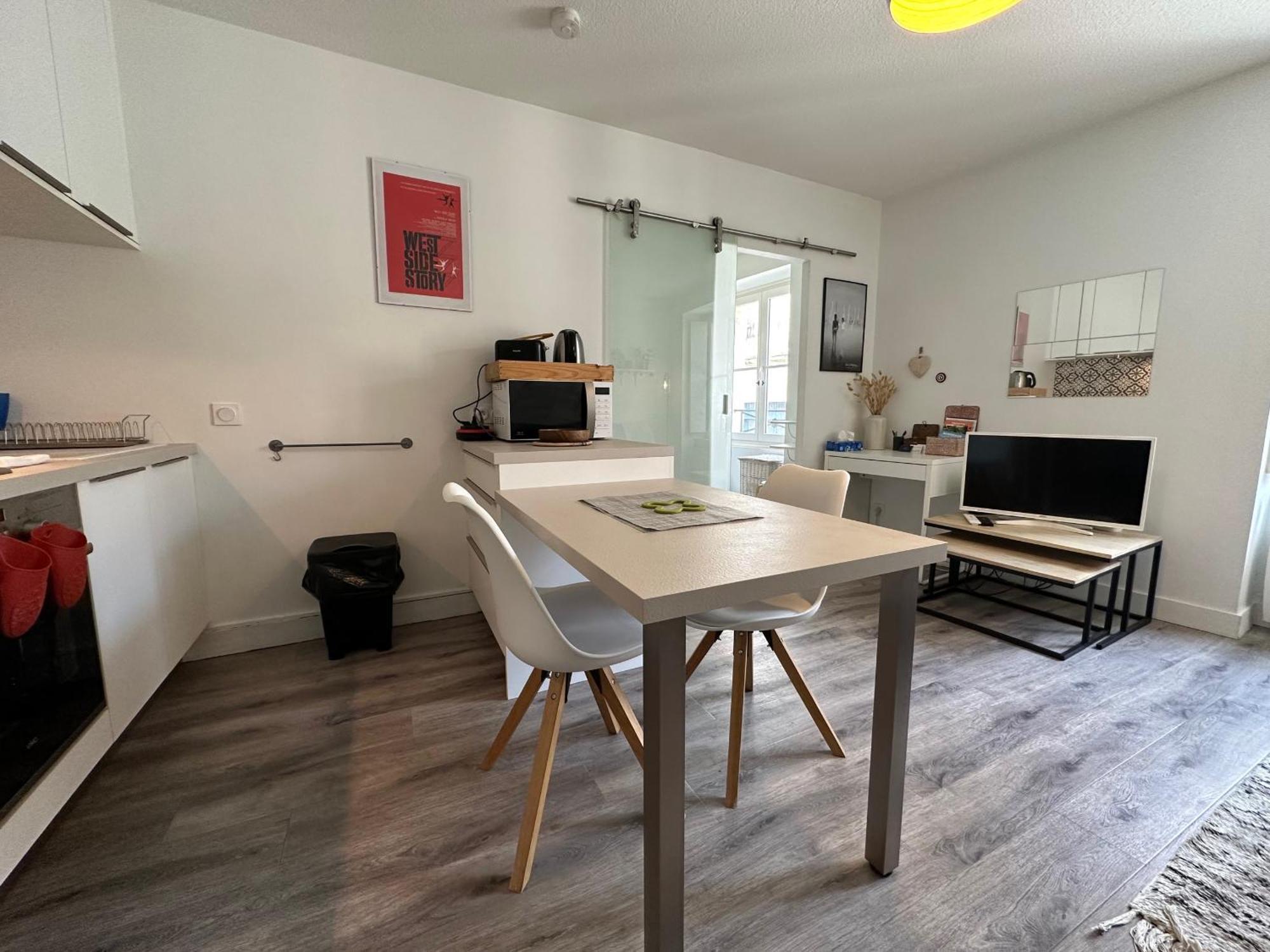 Pied A Terre Chartrons Notre Dame Apartment