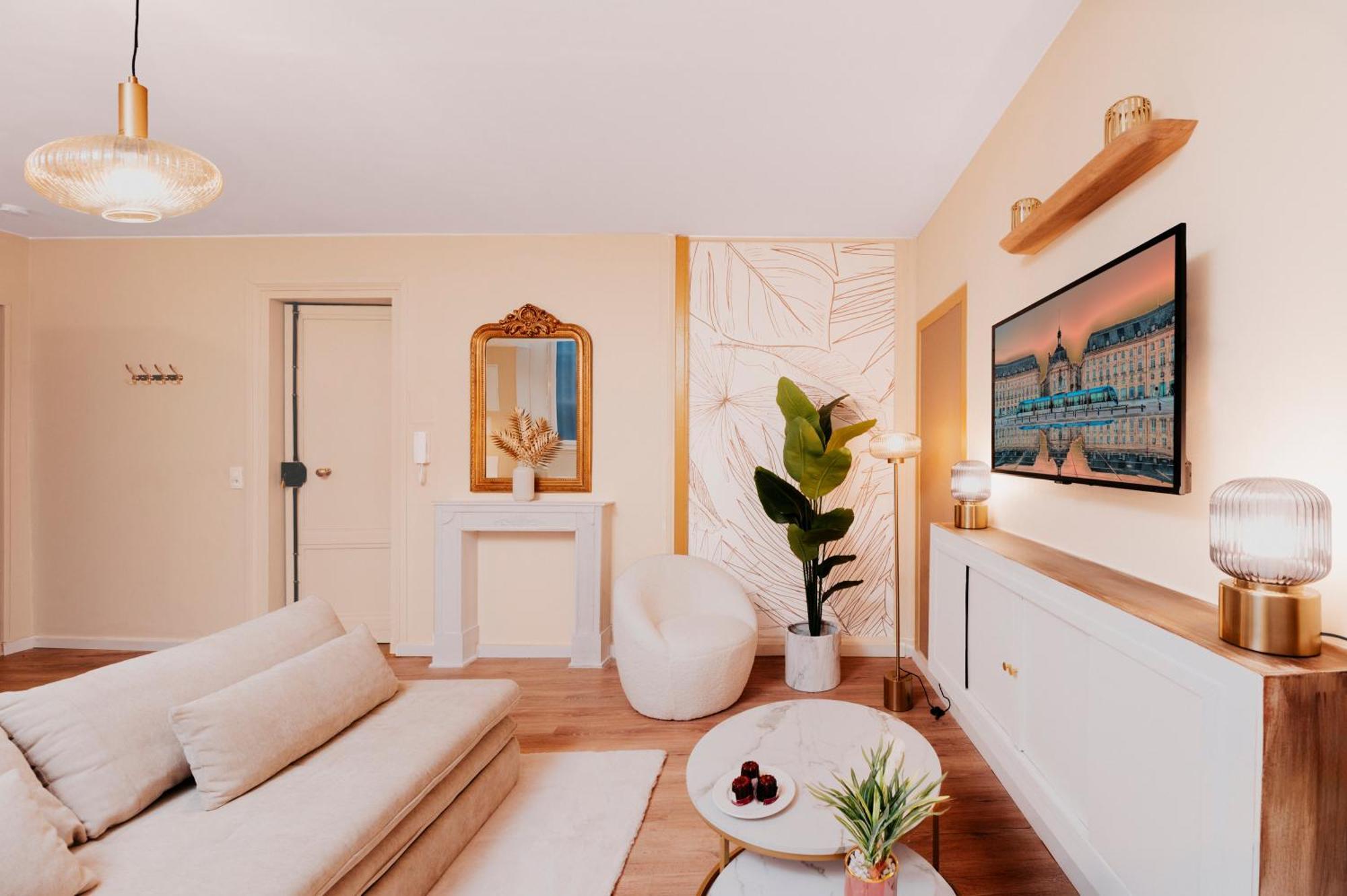 Free Parking - Self Checkin - Wifi - Balcony - Le Cheverus - Superbordeaux *