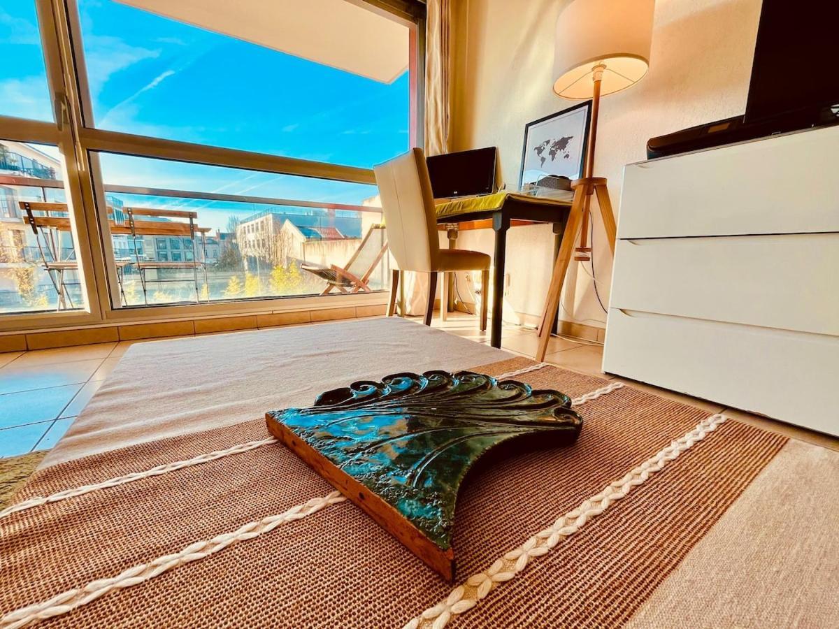 Charming T2 With Open Views, Heart Of Chartrons *