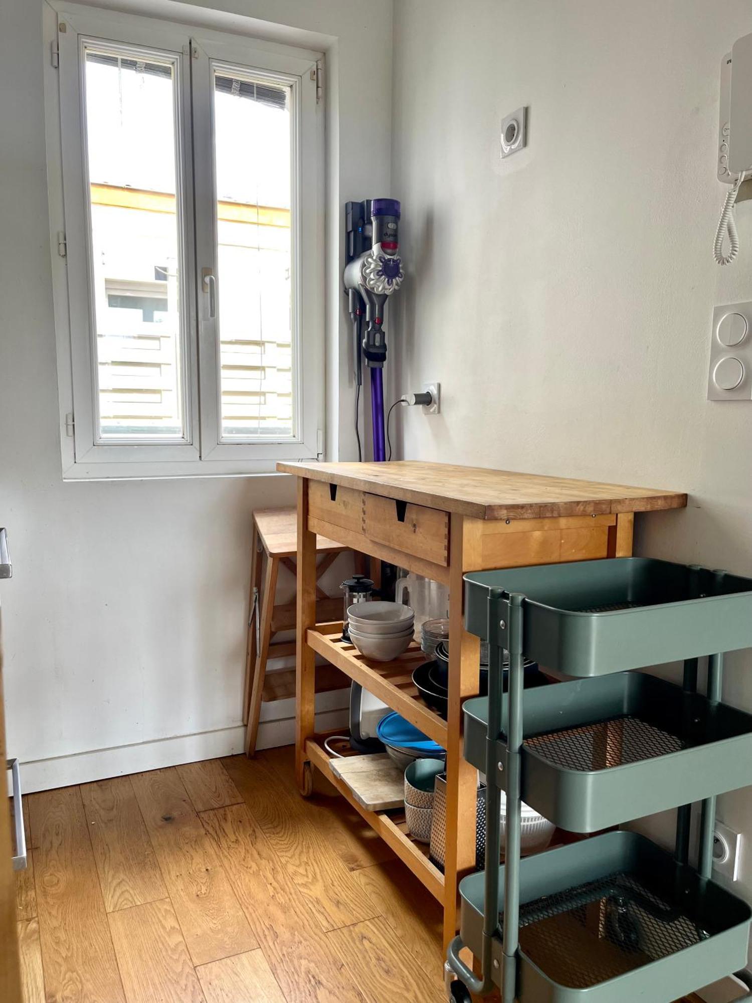 Deux Pieces Avec Balcon, Calme Et Ensoleille *