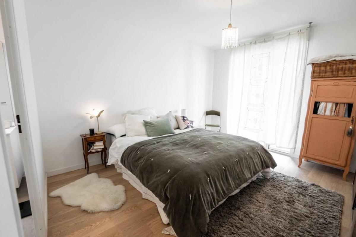 Spacious Bright Contemporary Apartment *