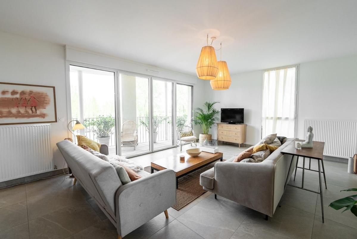 Spacious Bright Contemporary