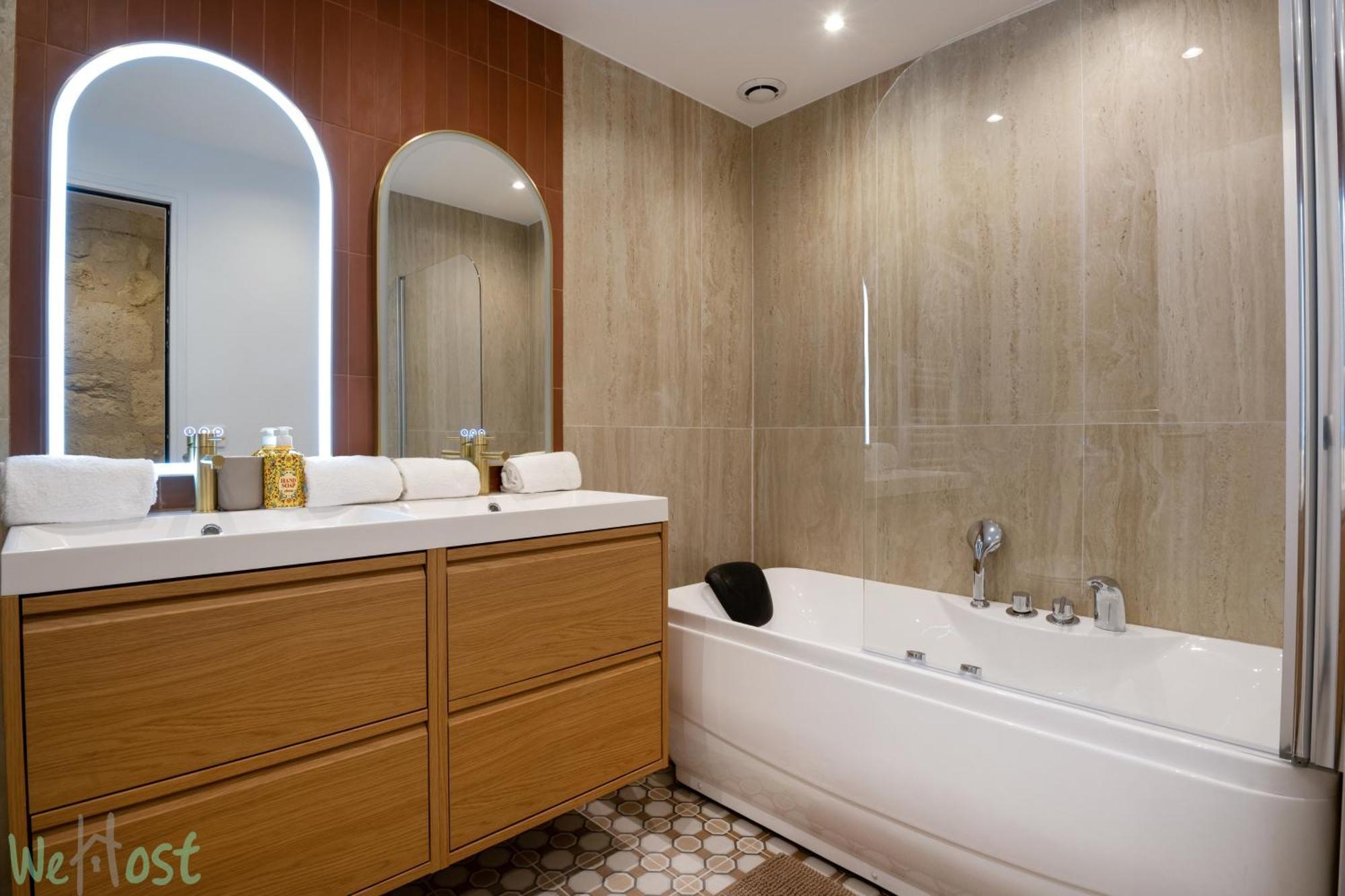 Sublime 2-bedroom - Historical Center