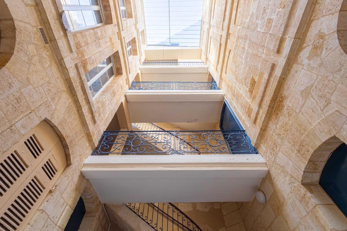 Designer & Bright On Rue Sainte-catherine Apartment