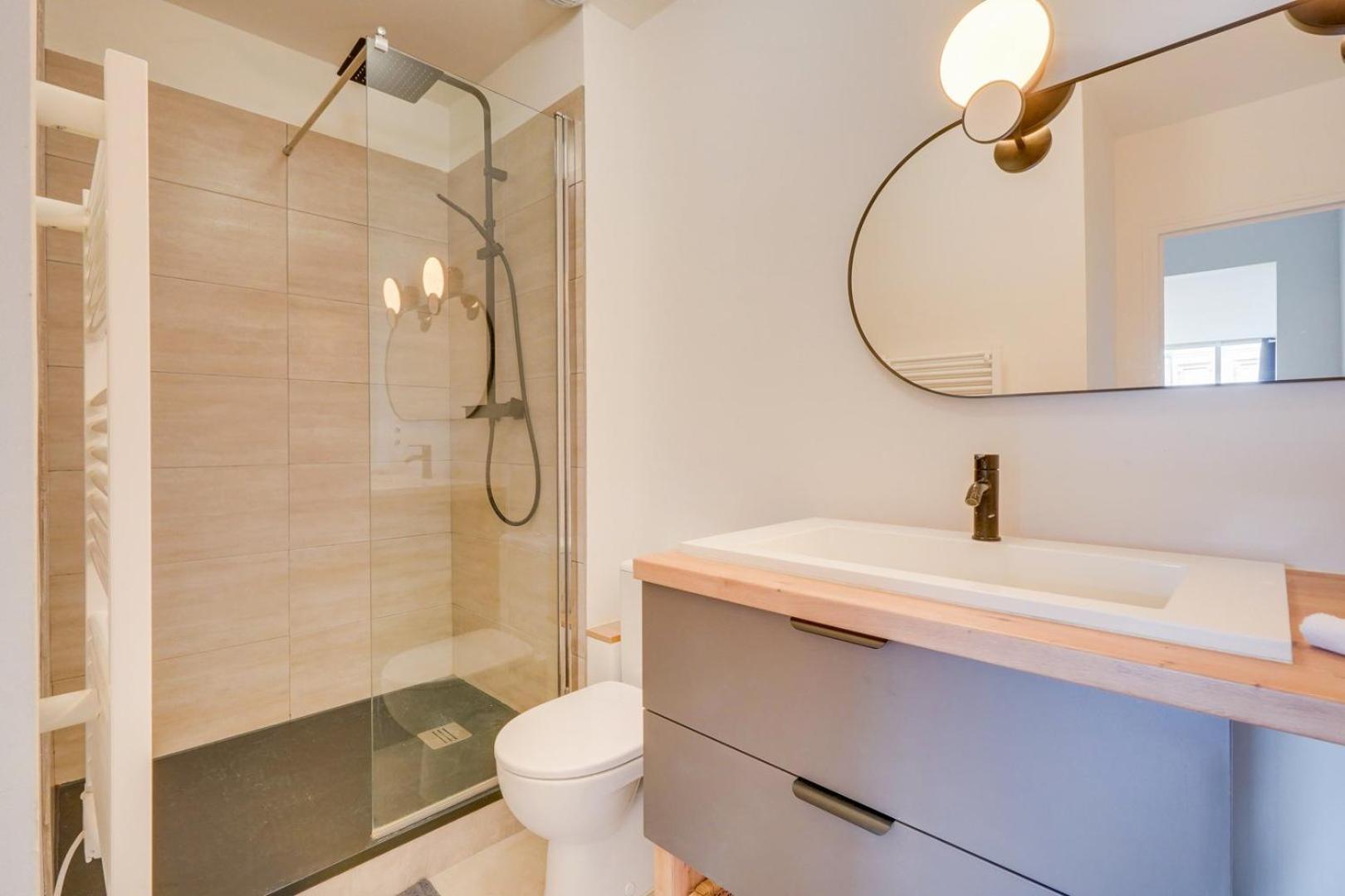 Charming, Modern Flat With Private Parking Appartement Bordeaux
