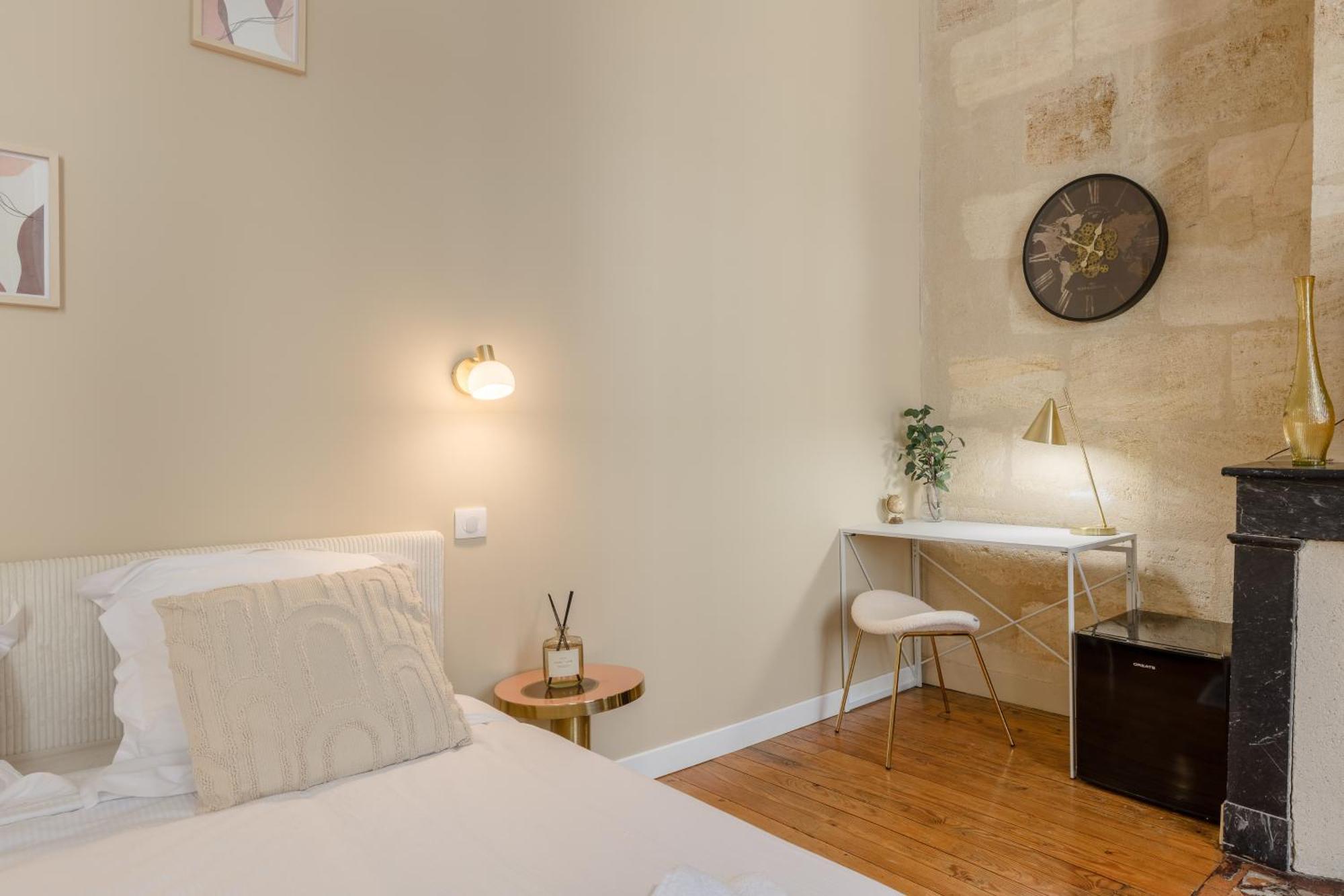 Le Nid Des Chartrons - Privee Elegante Au Coeur De Homestay Bordeaux