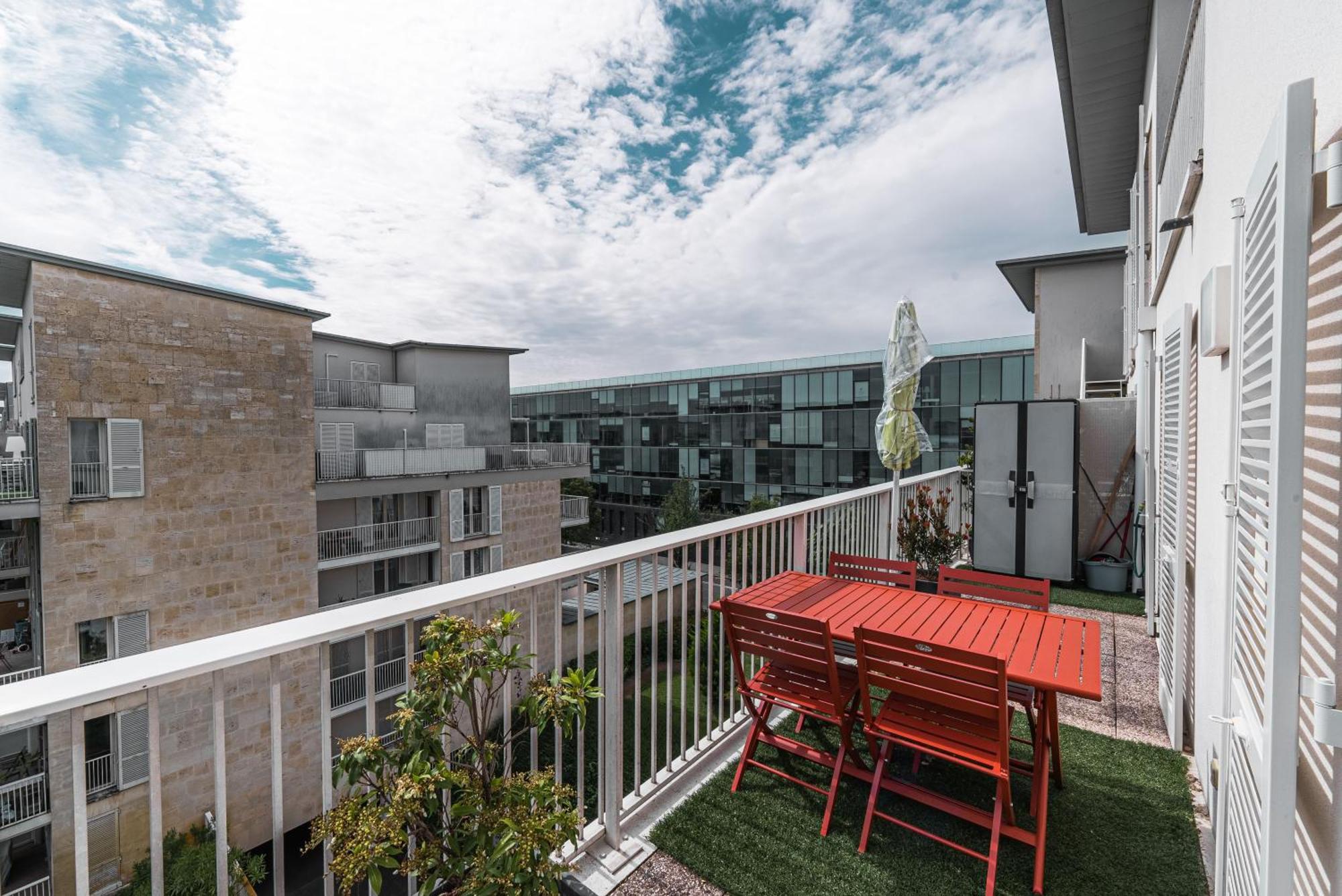 Apartamento Spacious Duplex In The Heart Of *