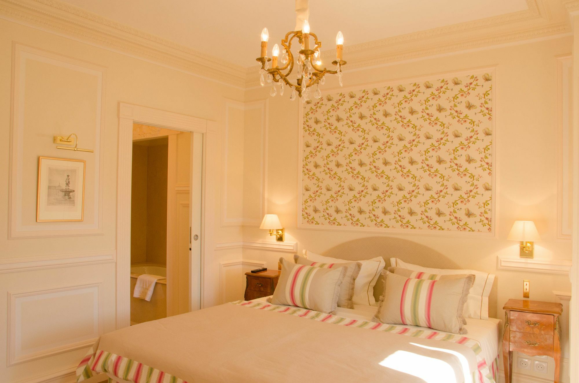 Victor Louis - Centre Guest house